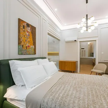 Lvxvs Urban Elegance Апартаменты